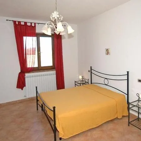 Sleeps 5 *