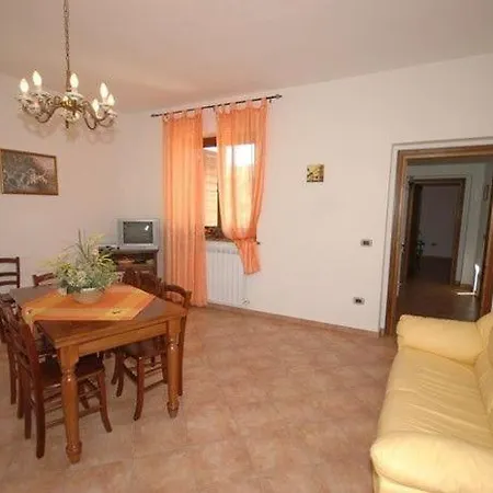 Sleeps 5 Passignano sul Trasimeno